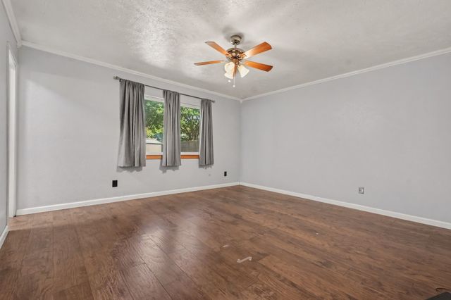 5517 Baker Drive, The Colony, TX 75056