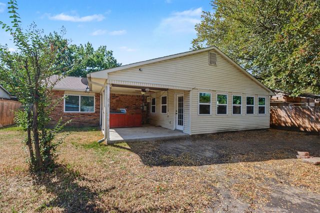5517 Baker Drive, The Colony, TX 75056