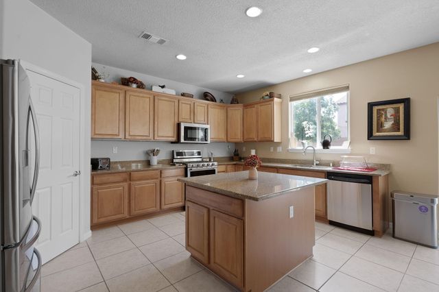 213 PASEO VISTA Loop NE, Rio Rancho, NM 87124