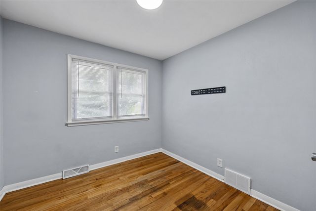 3030 O Avenue NW, Cedar Rapids, IA 52405