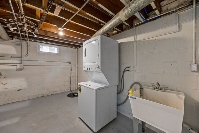 3030 O Avenue NW, Cedar Rapids, IA 52405
