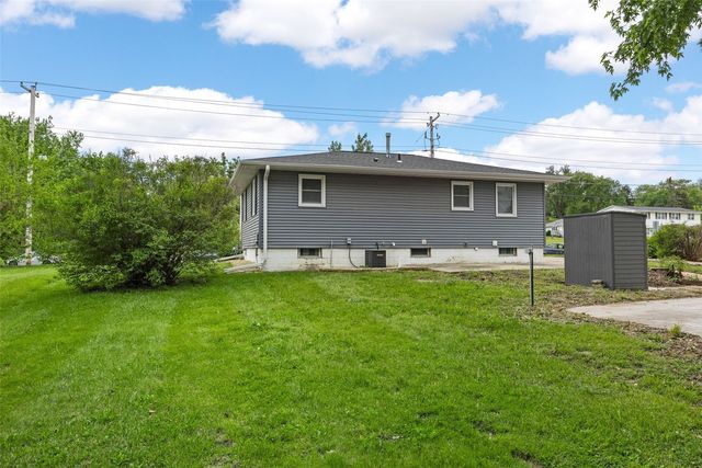 3030 O Avenue NW, Cedar Rapids, IA 52405