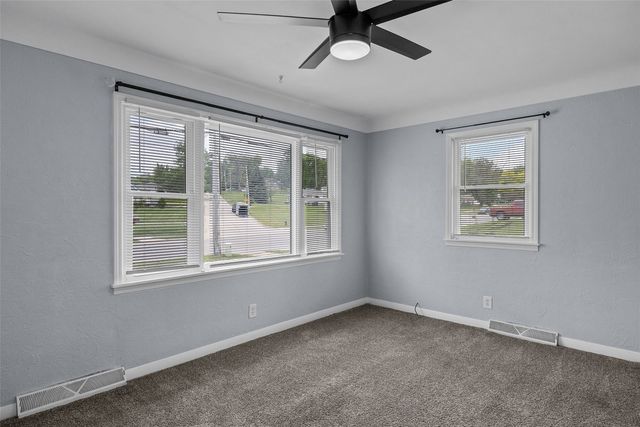 3030 O Avenue NW, Cedar Rapids, IA 52405