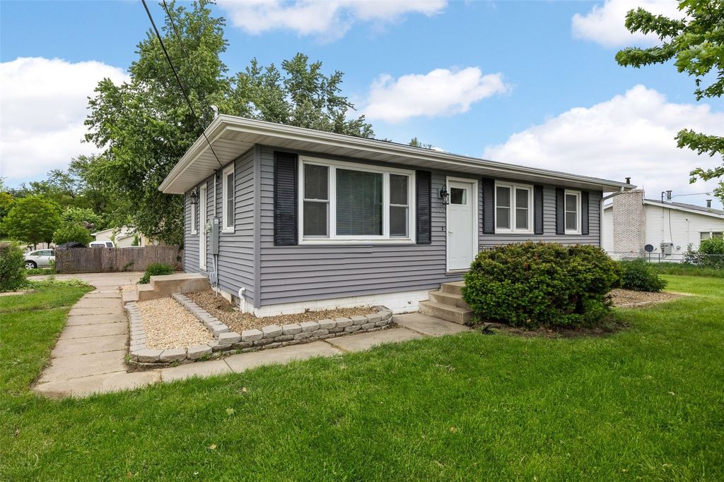 3030 O Avenue NW, Cedar Rapids, IA 52405