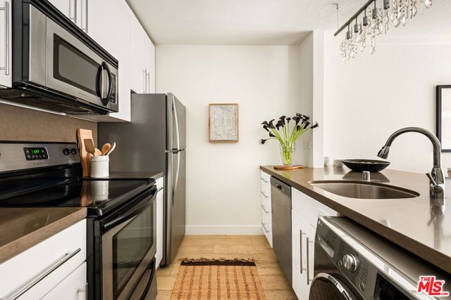 141 S Clark Drive 216, West Hollywood, CA 90048