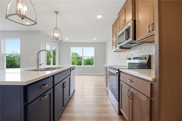 808 Glenn Circle, Raymore, MO 64083