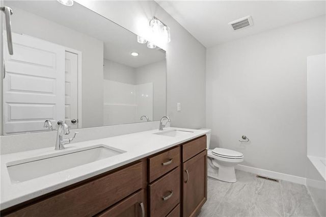 808 Glenn Circle, Raymore, MO 64083