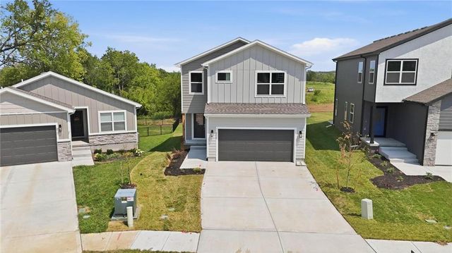 808 Glenn Circle, Raymore, MO 64083