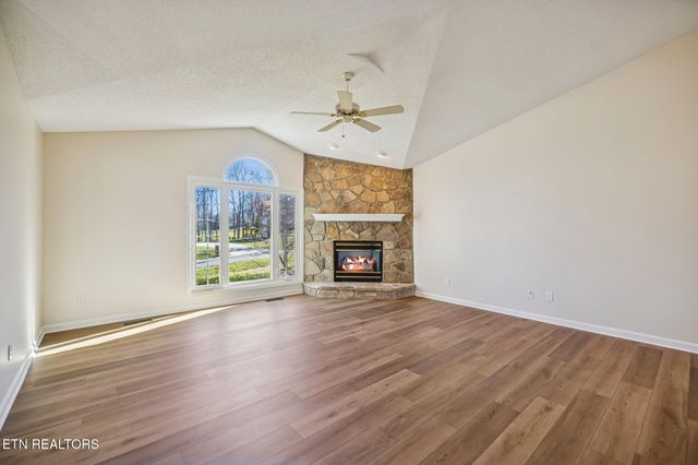 107 Walden Ridge Drive, Crossville, TN 38558