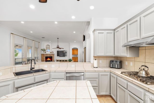 1902 Belinda Street, Bakersfield, CA 93314