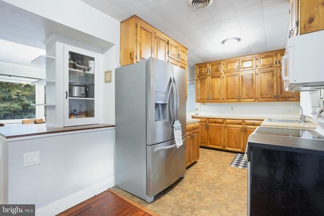 105 N WATERFORD AVE, Marietta, PA 17547