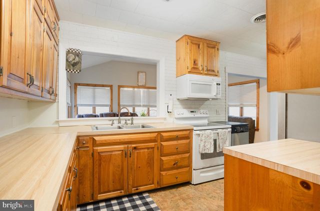 105 N WATERFORD AVE, Marietta, PA 17547