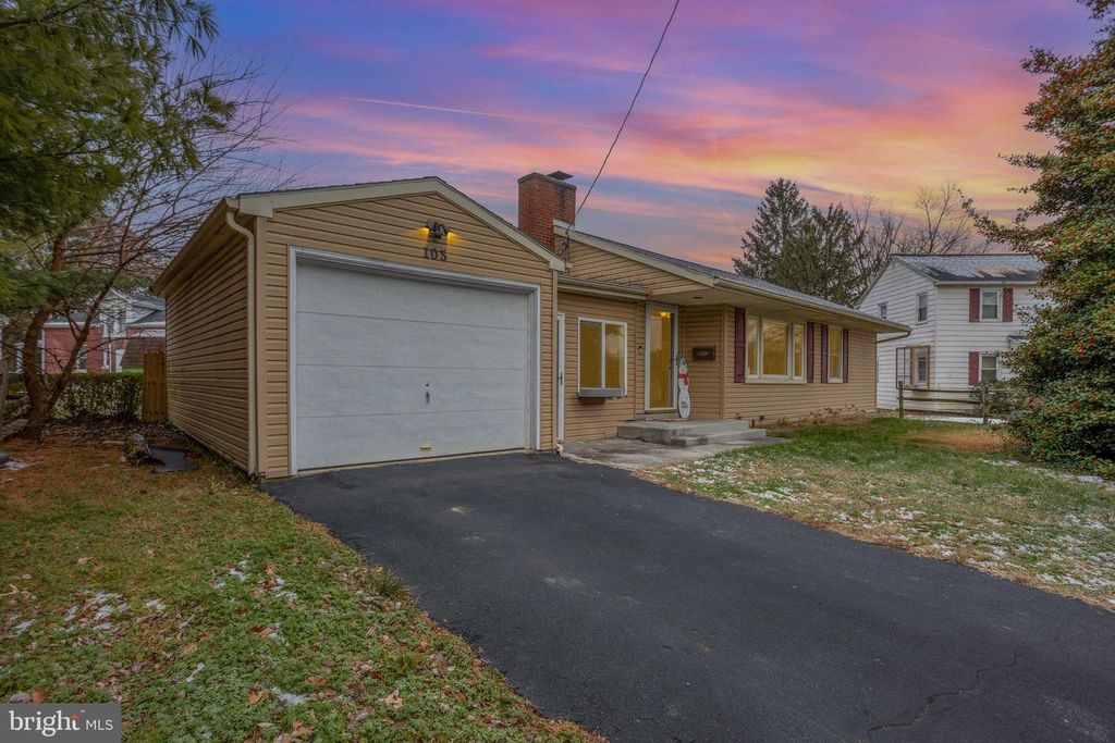 105 N WATERFORD AVE, Marietta, PA 17547