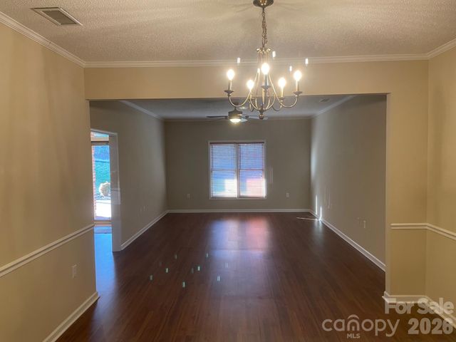 499 26th Avenue NE, Hickory, NC 28601