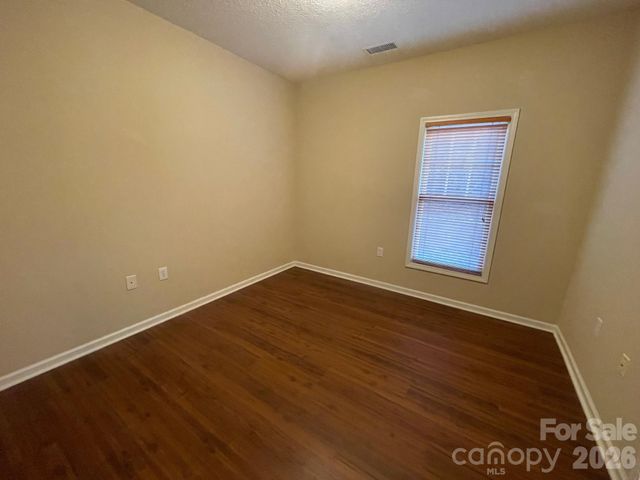 499 26th Avenue NE, Hickory, NC 28601