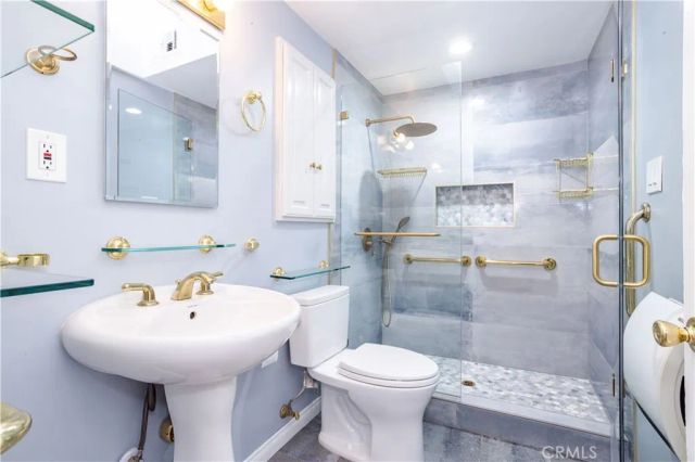 17347 Sherman Way, Van Nuys, CA 91406