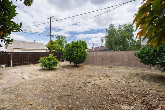 17347 Sherman Way, Van Nuys, CA 91406