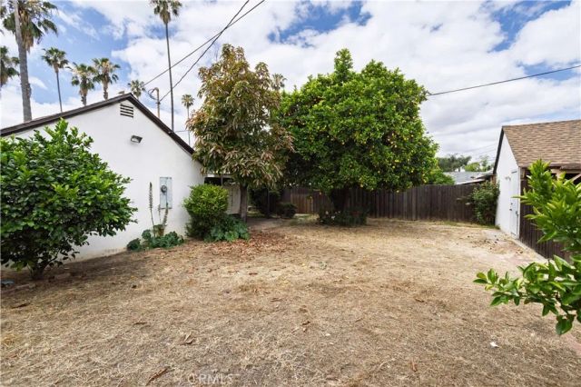 17347 Sherman Way, Van Nuys, CA 91406