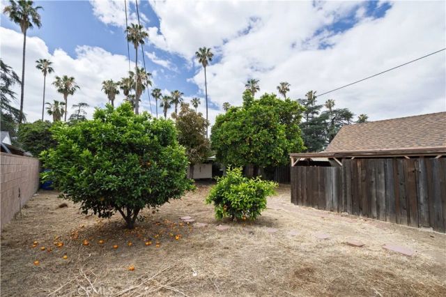 17347 Sherman Way, Van Nuys, CA 91406