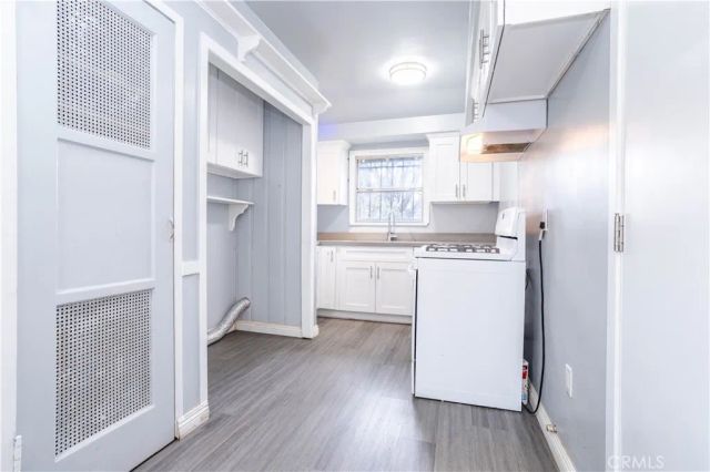 17347 Sherman Way, Van Nuys, CA 91406