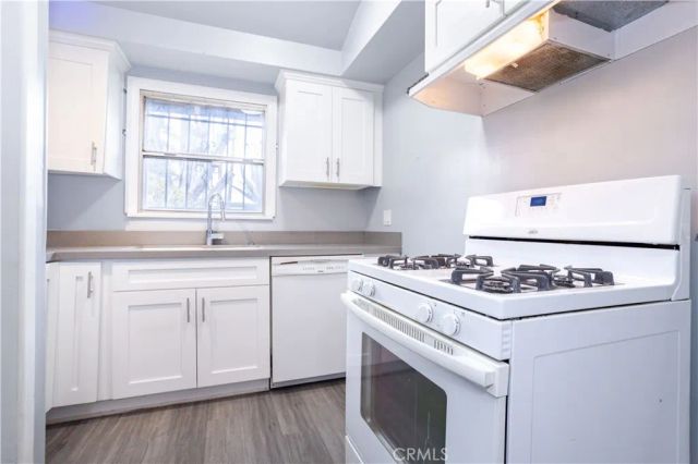 17347 Sherman Way, Van Nuys, CA 91406