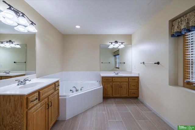 4321 N 159 Avenue, Omaha, NE 68116