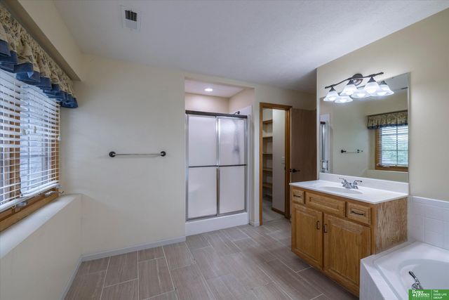 4321 N 159 Avenue, Omaha, NE 68116