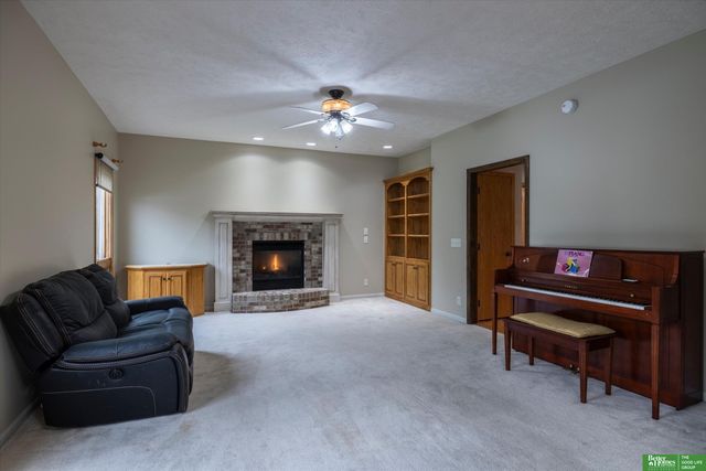 4321 N 159 Avenue, Omaha, NE 68116