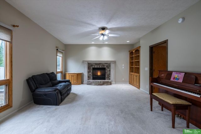 4321 N 159 Avenue, Omaha, NE 68116