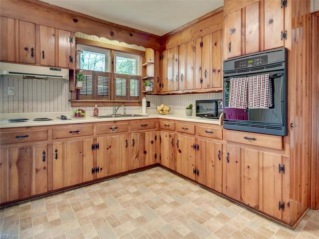 1672 Tautog RD, Suffolk, VA 23433