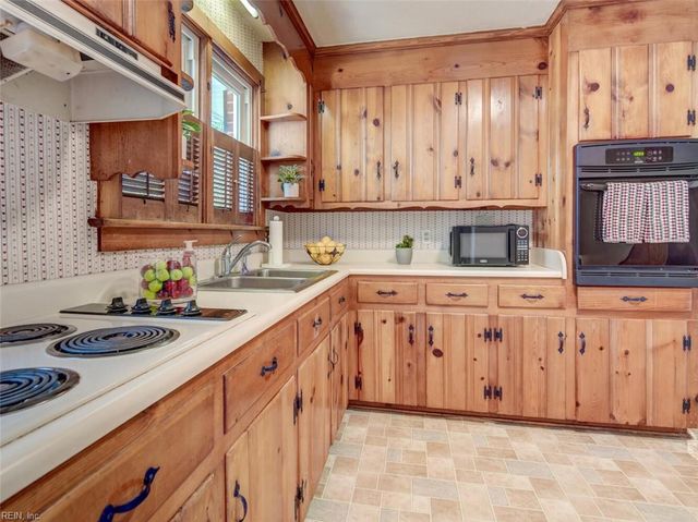 1672 Tautog RD, Suffolk, VA 23433