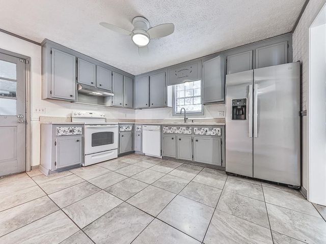 427 Way Bridge Court NE, Kennesaw, GA 30144