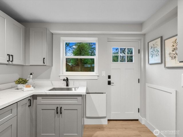 15544 30th Avenue NE, Shoreline, WA 98155