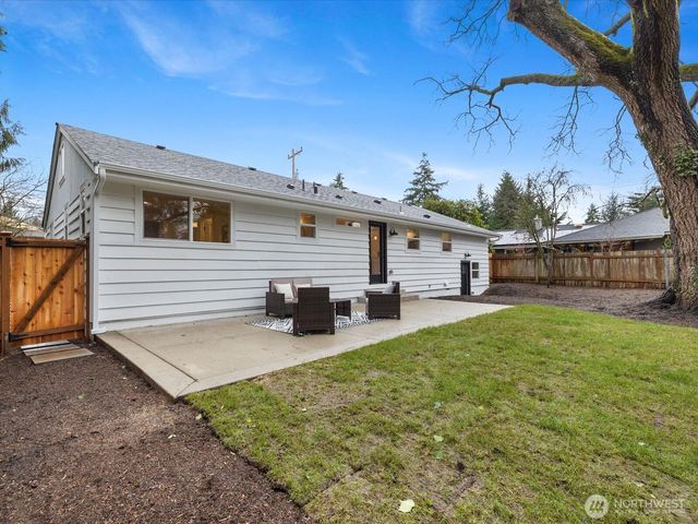 15544 30th Avenue NE, Shoreline, WA 98155