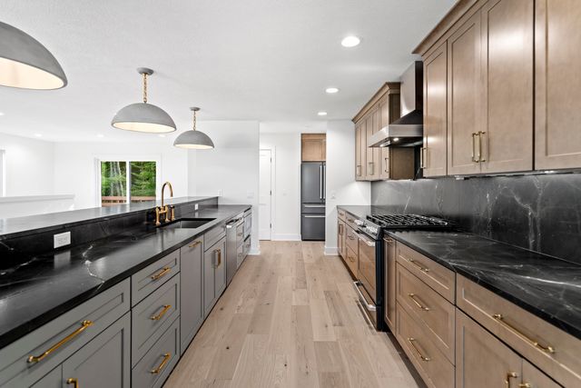 10191 Peninsula Drive, Traverse City, MI 49686