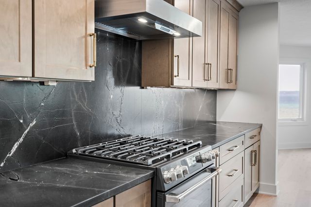 10191 Peninsula Drive, Traverse City, MI 49686