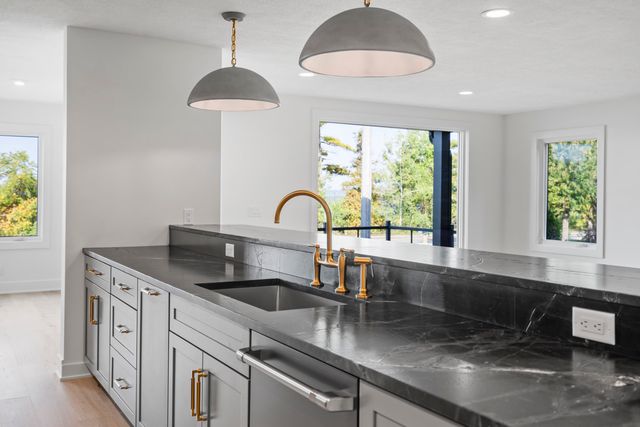 10191 Peninsula Drive, Traverse City, MI 49686