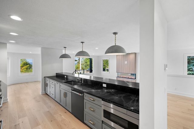 10191 Peninsula Drive, Traverse City, MI 49686