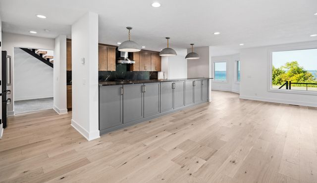 10191 Peninsula Drive, Traverse City, MI 49686