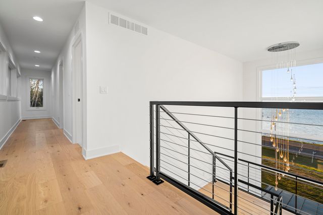 10191 Peninsula Drive, Traverse City, MI 49686