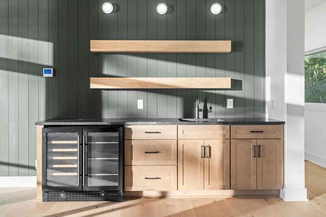 10191 Peninsula Drive, Traverse City, MI 49686