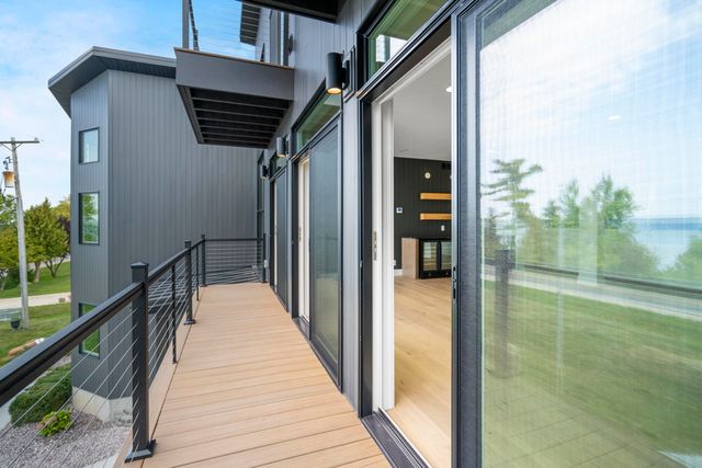 10191 Peninsula Drive, Traverse City, MI 49686