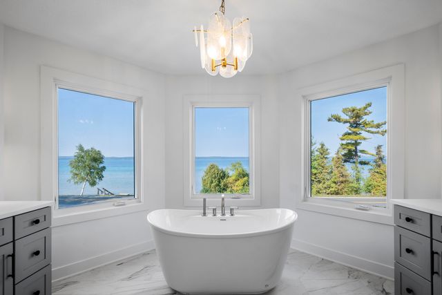 10191 Peninsula Drive, Traverse City, MI 49686