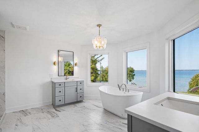 10191 Peninsula Drive, Traverse City, MI 49686