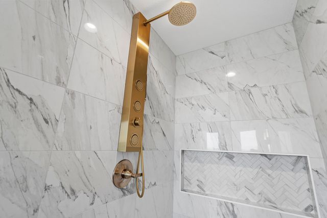 10191 Peninsula Drive, Traverse City, MI 49686