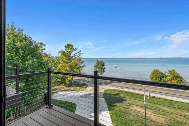 10191 Peninsula Drive, Traverse City, MI 49686