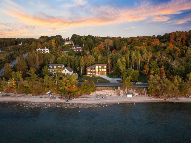 10191 Peninsula Drive, Traverse City, MI 49686