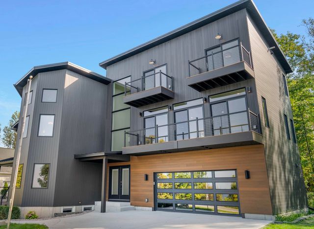 10191 Peninsula Drive, Traverse City, MI 49686