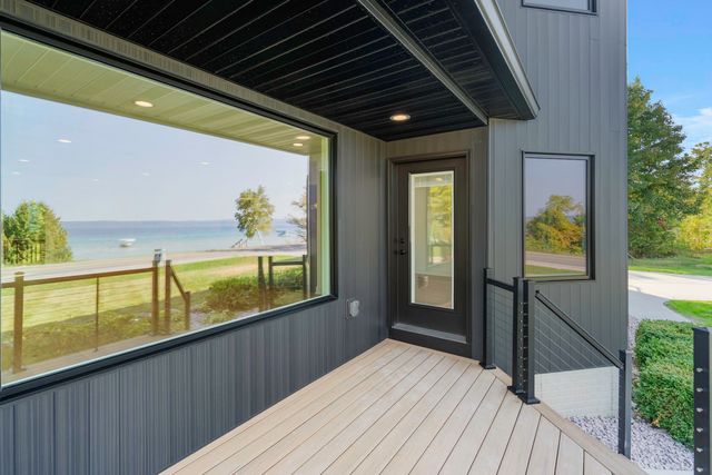 10191 Peninsula Drive, Traverse City, MI 49686