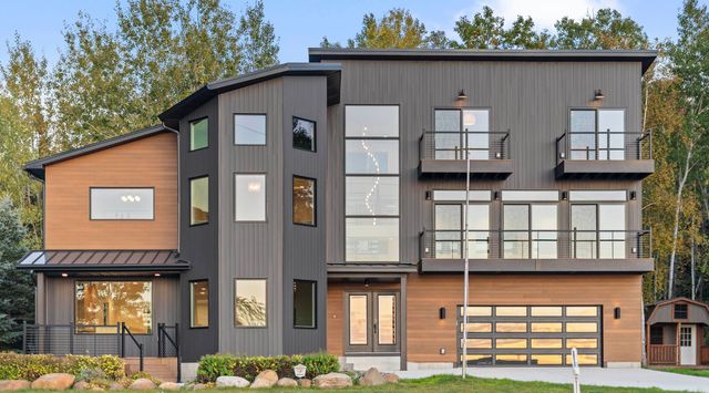 10191 Peninsula Drive, Traverse City, MI 49686